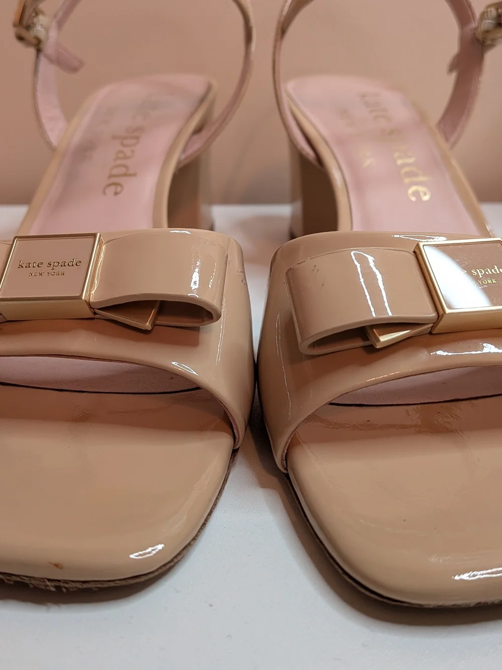 Kate Spade Bowdie Mid Patent Bow Block Heel Sandals Nude 9B - Picture 7 of 10